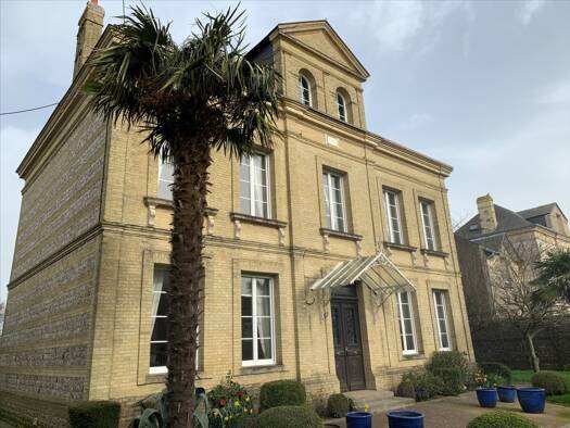 Maison à louer 1 585 € 7 pièces 5 chambres 207 m² Gonneville-la-Mallet 76280