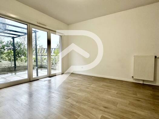 Appartement à louer 1 200 € 3 pièces 2 chambres 58 m² RDC/4 Sevran 93270