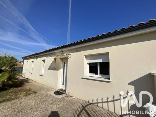 Maison de plain-pied à vendre 248 000 € 5 pièces 4 chambres 100 m² 523 m² de terrain Roches-Prémarie-Andillé 86340