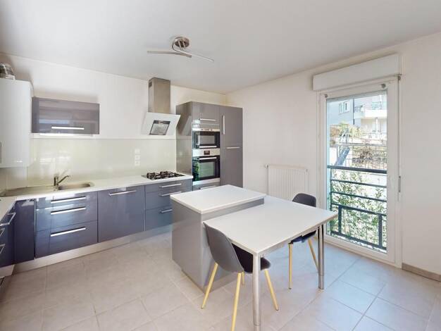 Appartement à louer 1 600 € 4 pièces 3 chambres 81,9 m² 1er étage Clarines Annecy 74940