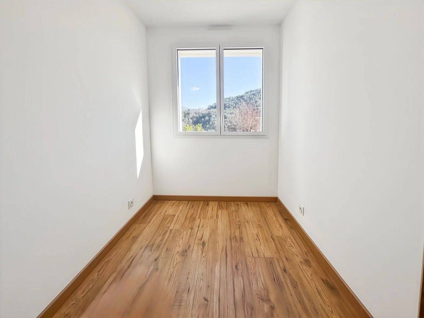 Maison à vendre, 122m², TOURRETTE LEVENS