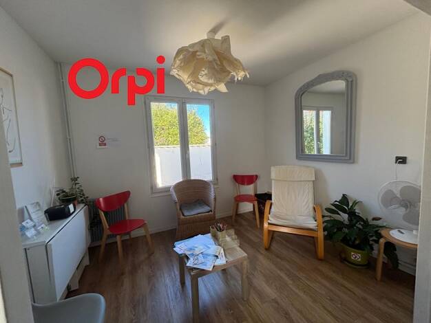 Espace bureau à vendre 232 000 € 412 m² de bureaux Échillais 17620