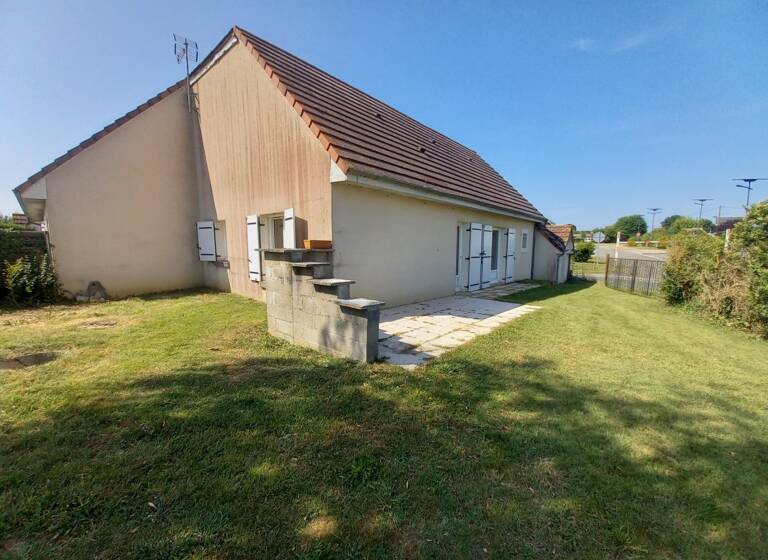 Maison de plain-pied à vendre 81 000 € 3 pièces 1<br/>chambre 68 m²<br/>superficie 765 m²<br/>terrain Fontguenand 36600