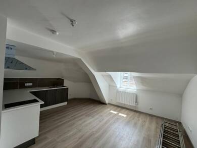 Appartement à louer 380 € 2 pièces 1 chambre 26 m² disponible à partir du 29/08/2025 Centre Ville Vierzon 18100