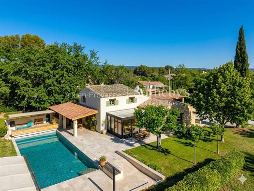 Maison à vendre 1 370 000 € 10 pièces 4 chambres 200 m² 6 256 m² de terrain Aix-en-Provence 13100