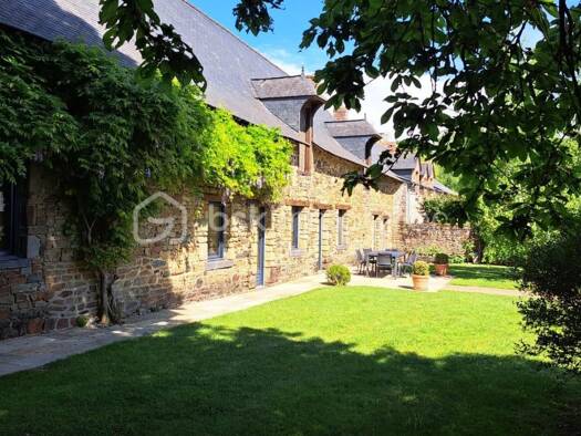 Maison de plain-pied à vendre 428 500 € 7 pièces 4 chambres 214 m² 3 850 m² de terrain Ombrée d'Anjou 49420