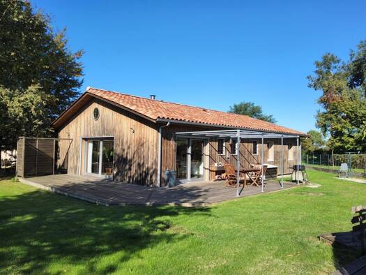 Maison de plain-pied à vendre 349 000 € 5 pièces 4 chambres 127 m² 1 494 m² de terrain Langoiran 33550