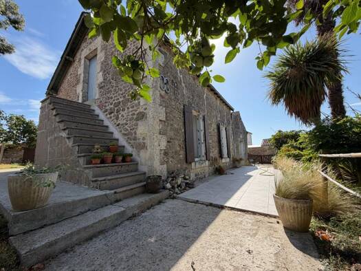 Maison de plain-pied à vendre 129 000 € 4 pièces 2 chambres 104 m² 1 000 m² de terrain Marsais-Sainte-Radégonde 85570