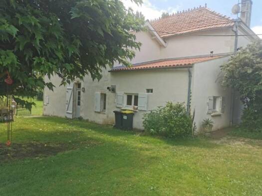 Demeure à vendre 640 000 € 5 pièces 3 chambres 208 m² 20 000 m² de terrain Le Gua 17600