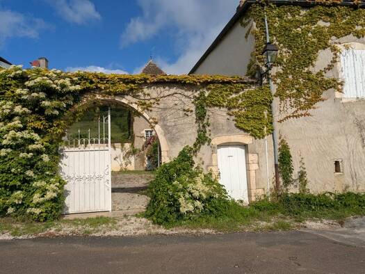 Maison à vendre 820 000 € 10 pièces 6 chambres 428 m² 36 774 m² de terrain Chassey-le-Camp 71150