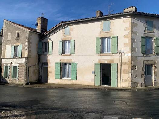 Maison à vendre 154 425 € 7 pièces 3 chambres 129 m² 140 m² de terrain Aulnay 17470