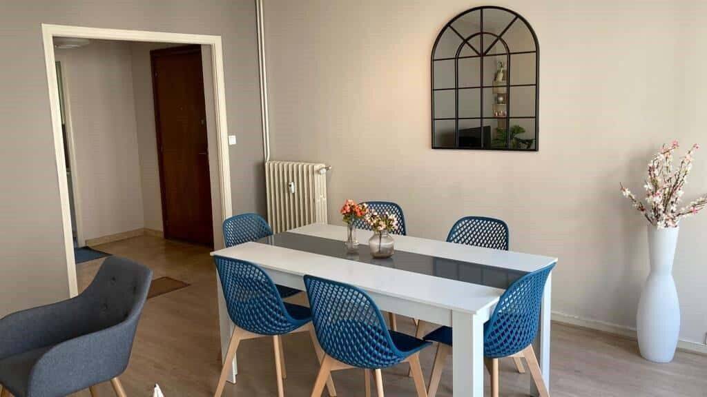 Room in Rue Lainé Laroche, Angers for 180 m² with 3 bedrooms - C — 1