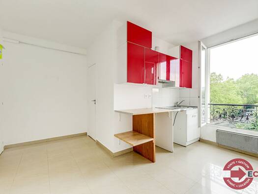 Appartement à vendre 180 000 € 2 pièces 1 chambre 29 m² Étage 3/3 Église-Sept Arpents Pantin 93500
