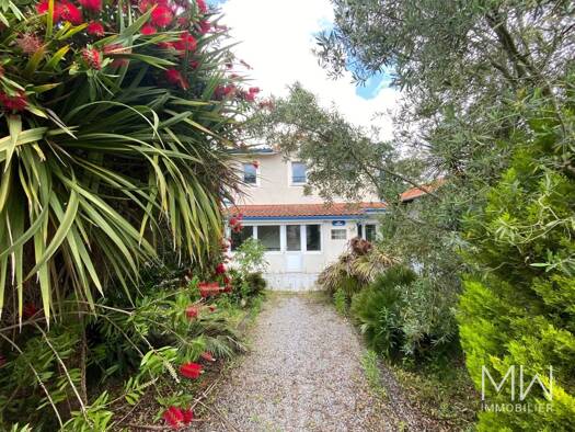 Villa à vendre 795 000 € 9 pièces 2 chambres 172 m² 581 m² de terrain Centre Cap Ferret Lège-Cap-Ferret 33950