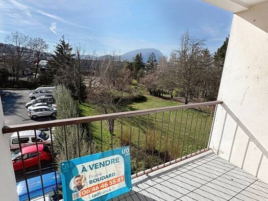 Appartement à vendre 199 000 € 3 pièces 2 chambres 67 m² Étage 2/7 Romagny Annemasse 74100