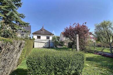 Maison à vendre 335 000 € 3 pièces 2 chambres 70 m² 669 m² de terrain Chateau Le Mesnil Saint Denis 78320