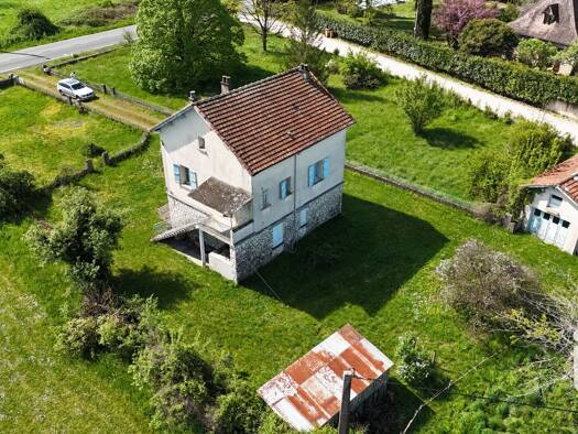 Maison à vendre 112 000 € 5 pièces 3 chambres 82 m² 10 022 m² de terrain Zone Rurale Figeac 46100
