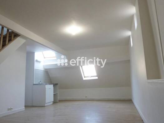 Duplex à vendre 85 000 € 2 pièces 1 chambre 27,97 m² Étage 2/2 Ouest Saint-Arnoult-en-Yvelines 78730