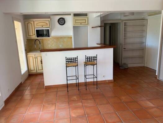 Appartement à louer 1 180 € 3 pièces 2 chambres 61 m² Étage 2/4 Mougins le Haut Mougins 06250