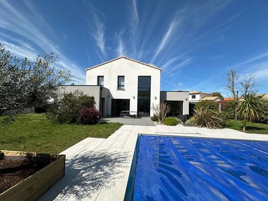 Maison à louer 2 724 € 5 pièces 4 chambres 181 m² 1 151 m² de terrain Centre Basse Goulaine 44115