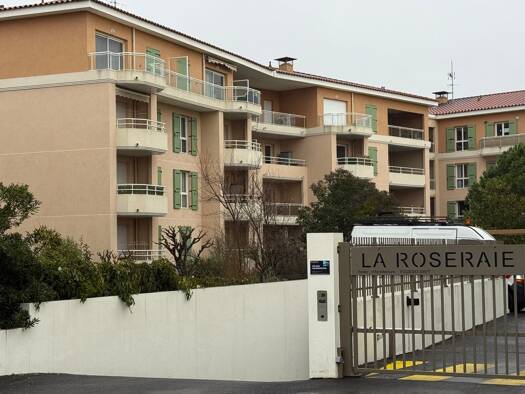 Appartement à vendre 248 000 € 2 pièces 1 chambre 45 m² 2ème étage Les Combes Antibes 06600