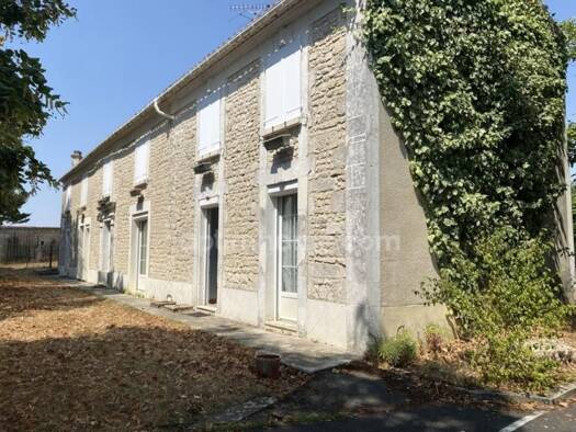 Maison à vendre 399 000 € 9 pièces 6 chambres 290 m² 2 778 m² de terrain Champniers 16430