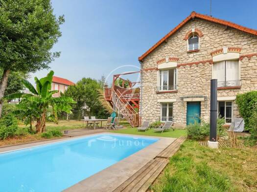 Maison à vendre 1 500 000 € 5 pièces 4 chambres 165,6 m² 824 m² de terrain Bord de Seine-Les Martinets Rueil-Malmaison 92500