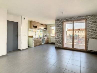 Appartement à louer 804 € 2 pièces 1 chambre 49 m² Étage 1/3 Sathonay Camp 69580