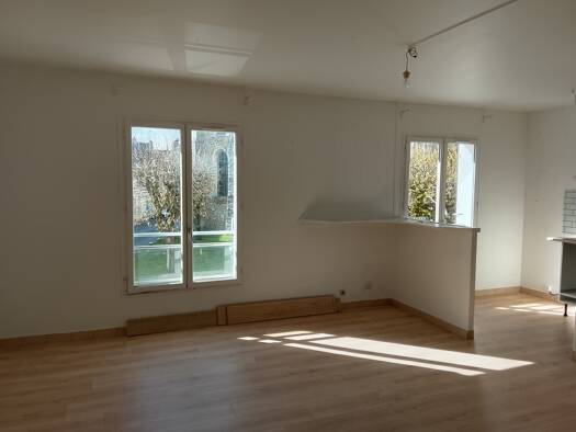 Appartement à louer 630 € 1 pièce 32 m² Étage 1/2 Villeneuve-le-Comte 77174