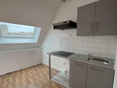 Appartement à louer 480 € 2 pièces 1 chambre 31 m² Dernier étage, Étage 4/4 Lannion 22300