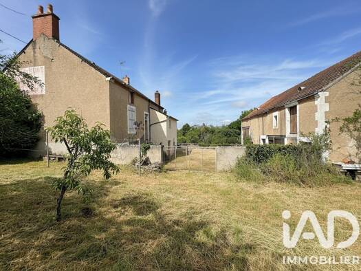 Maison de plain-pied à vendre 65 000 € 3 pièces 2 chambres 82 m² 997 m² de terrain Châteaumeillant 18370