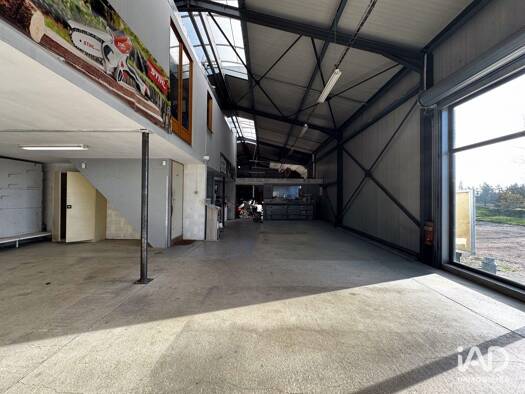 Local d'activités à vendre 195 000 € 310 m² d'espace de stockage Bâlines 27130