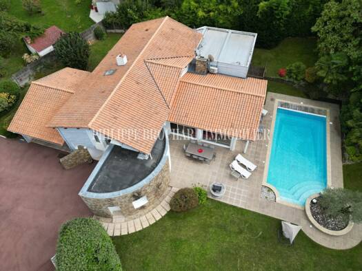 Maison à vendre 883 000 € 9 pièces 5 chambres 246,4 m² 2 775 m² de terrain La Roche-sur-Yon 85000