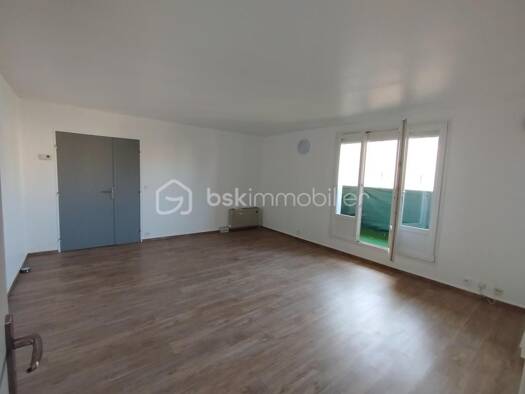 Appartement à vendre 207 000 € 3 pièces 2 chambres 70 m² Étage 5/8 Cormiers-Hauts Batons-Champy-Butte Verte Noisy-le-Grand 93160