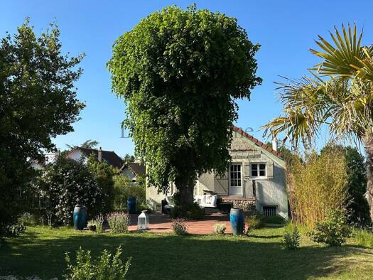 Maison à louer 2 200 € 7 pièces 4 chambres 126,8 m² 700 m² de terrain Montfort-l'Amaury 78490