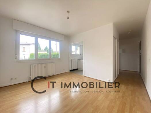 Appartement à vendre 49 000 € 1 pièce 25 m² RDC Centre Est Sud La Tour-du-Pin 38110
