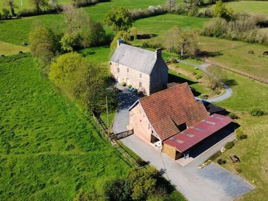 Maison à vendre 440 000 € 8 pièces 6 chambres 202 m² 33 550 m² de terrain Le Dézert 50620