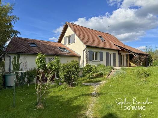 Villa à vendre 242 000 € 7 pièces 6 chambres 135 m² 1 800 m² de terrain Charbuy 89113
