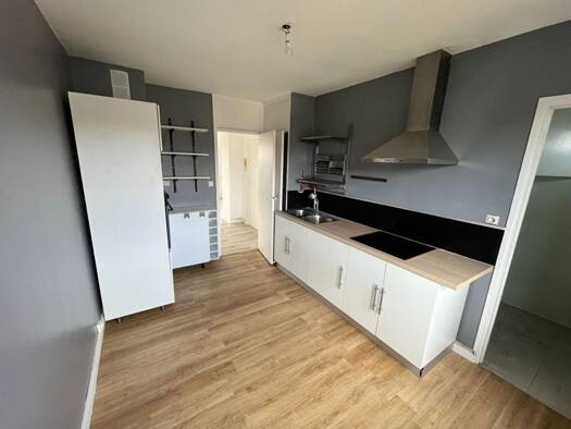 Appartement à louer 1 136 € 2 pièces 2 chambres 70 m² Dernier étage, Étage 4/4 Saint Maurice-Pellevoisin Lille 59000