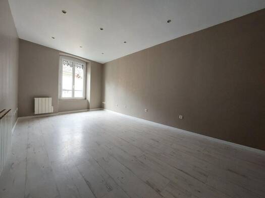 Appartement à louer 585 € 1 pièce 65 m² Le Pont-de-Beauvoisin 73330