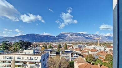 Appartement à vendre 179 000 € 4 pièces 2 chambres 64 m² Dernier étage, Étage 7/7 Sud Gières 38610