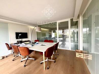 Espace bureau à vendre 1 119 000 € 257,7 m² de bureaux Hôtel de Ville Courbevoie 92400