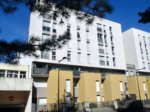 Duplex à louer 1 536 € 5 pièces 4 chambres 124 m² RDC/4 Bourgogne Les Ulis 91940