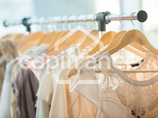 Activités diverses à vendre Fonds de commerce 88 000 € 3 pièces 170 m² de surface de vente Autres quartiers et hameaux Pont-Évêque 38780