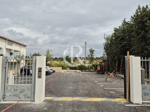 Parking à louer 55 € La Moutonne La Crau 83260