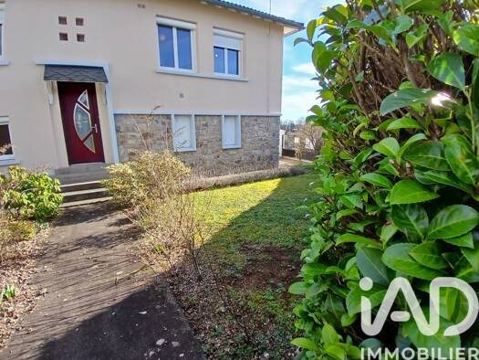 Maison à vendre 100 000 € 5 pièces 4 chambres 108 m² 341 m² de terrain Pleaux 15700