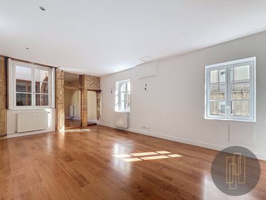 Appartement à louer 890 € 3 pièces 2 chambres 88 m² Étage 1/2 Villefranche-sur-Saône 69400