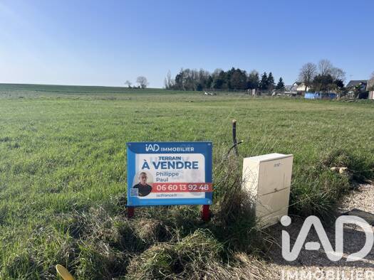 Terrain constructible viabilisé à vendre 47 900 € 812 m² de terrain Cravant 45190