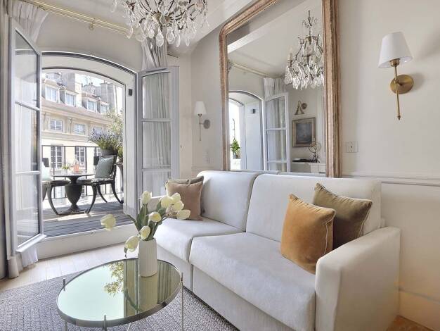 Appartement à louer 1 100 € 1 pièce 45 m² disponible dès maintenant Île de la Cité Paris 1er 75001