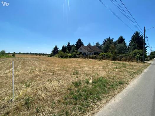 Terrain à vendre 114 400 € 1 400 m² de terrain Clery St Andre 45370